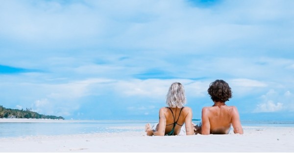 Filler in Estate: è Pericoloso? Acido Ialuronico ed Esposizione al Sole Filler in Estate: è Pericoloso? Acido Ialuronico ed Esposizione al Sole