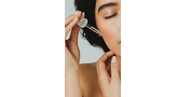 Guida all'Uso Efficace del Siero Antirughe: Consigli e Trucchi per una Pelle Luminosa e Rigenerata Guida all'Uso Efficace del Siero Antirughe: Consigli e Trucchi per una Pelle Luminosa e Rigenerata